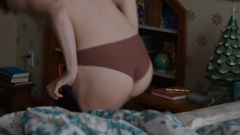 Pic: Mackenzie Davis in Happiest Season (2020)