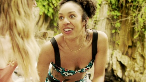 Pic: Pearl Mackie in Horizon Line