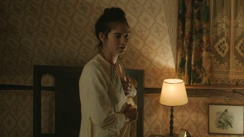 Pic: Lily James in The Dig (2021)