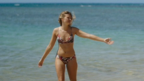 Pic: Tiera Skovbye in 2 Hearts