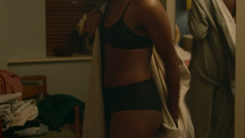 Pic: Simona Brown in Behind Her Eyes (2021)