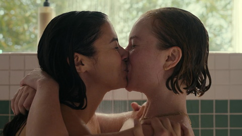 Pic: Lorenza Izzo in Hacks