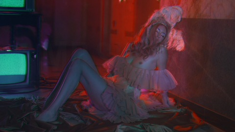 Pic: Caroline D'Amore in Habit