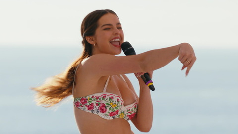 Pic: Addison Rae in He's All That