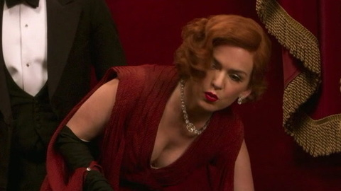 Pic: Isla Fisher in Blithe Spirit