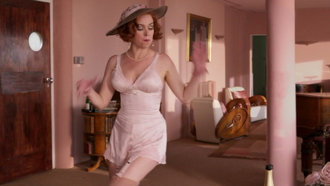 Pic: Isla Fisher in Blithe Spirit