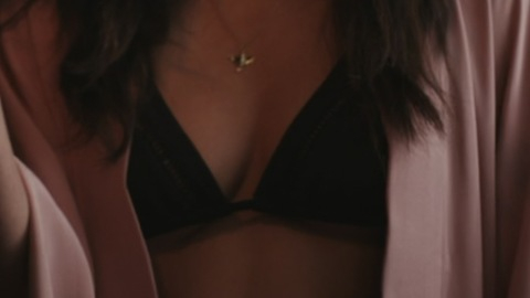 Pic: Olivia Munn in Violet