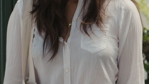 Pic: Olivia Munn in Violet