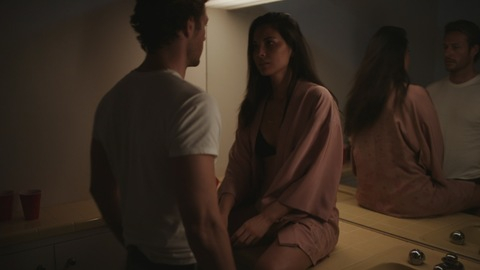 Pic: Olivia Munn in Violet