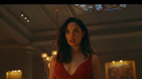 Pic: Gal Gadot in Red Notice