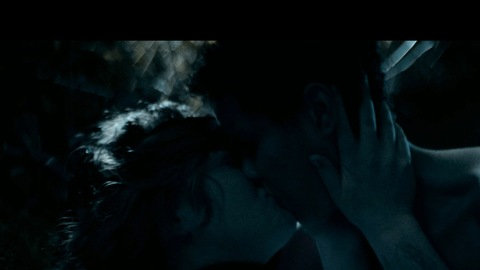 Pic: Liv Hewson in Yellowjackets