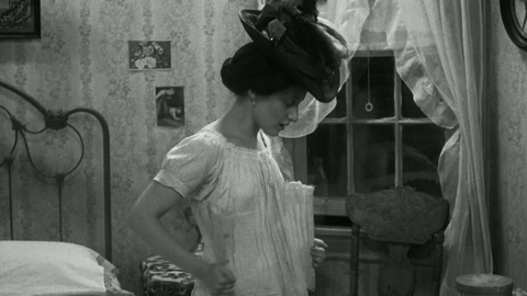 Pic: Carol Kane in Hester Street