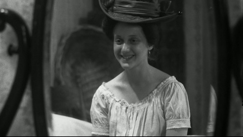 Pic: Carol Kane in Hester Street