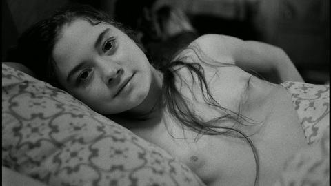 Pic: Hannah Schiller in Fabian: Going to the Dogs