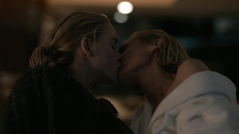 Pic: Kiernan Shipka in Swimming with Sharks