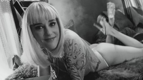 Pic: Jehnny Beth in Paris, 13th District