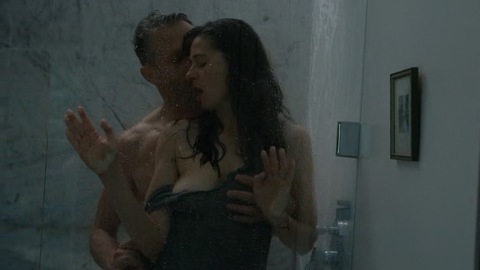 Pic: Agnieszka Grochowska in Hold Tight