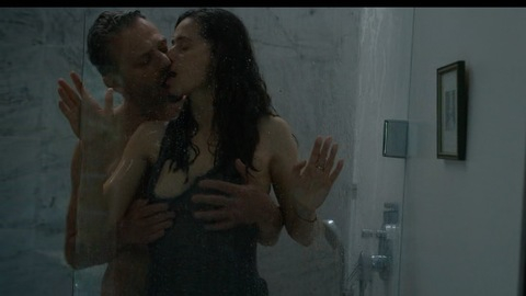 Pic: Agnieszka Grochowska in Hold Tight