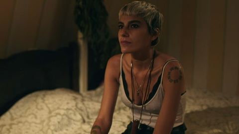 Pic: Bebe Sesitashvili in Wet Sand