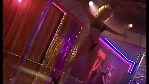 Pic: Elizabeth Berkley in You Don't Nomi