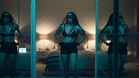 Pic: Nicôle Lecky in Mood