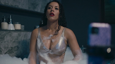 Pic: Nicôle Lecky in Mood