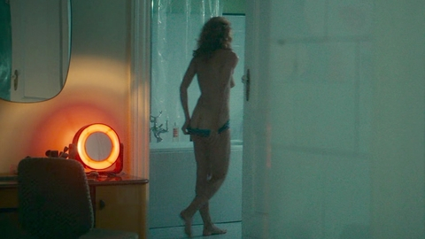 Pic: Magdalena Popławska in Glitter