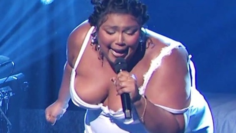 Pic: Lizzo in Saturday Night Live