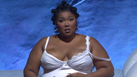Pic: Lizzo in Saturday Night Live