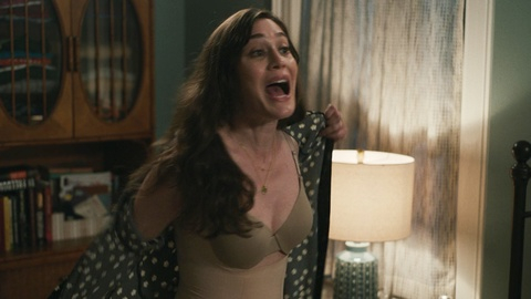 Pic: Lizzy Caplan in Fleishman Is in Trouble