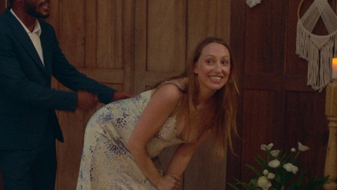 Pic: Anna Konkle in The Drop (2022)