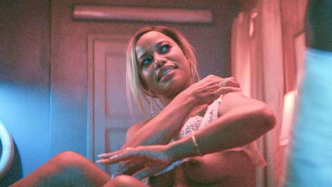 Pic: Taylour Paige in Magazine Dreams