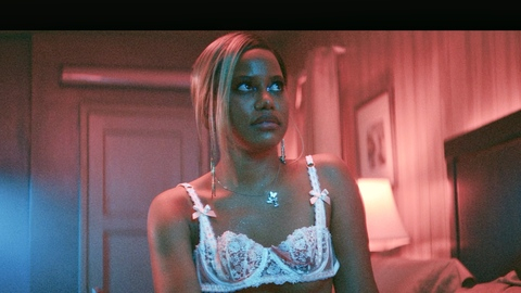 Pic: Taylour Paige in Magazine Dreams