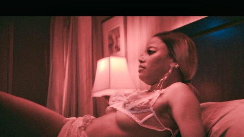 Pic: Taylour Paige in Magazine Dreams