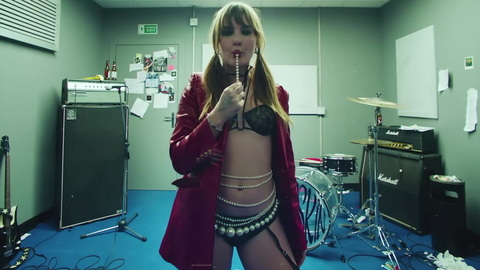 Pic: Victoria De Angelis in Måneskin