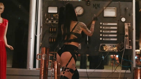 Pic: Bella Poarch in Build A Bitch