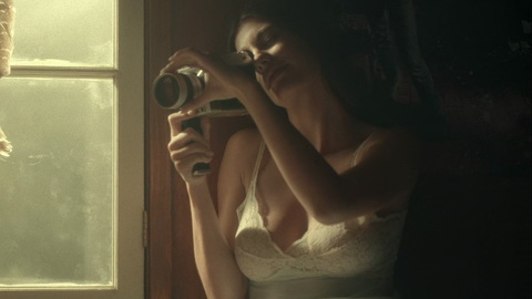 Pic: Camila Morrone in Daisy Jones & the Six