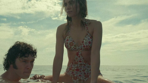 Pic: Suki Waterhouse in Daisy Jones & the Six