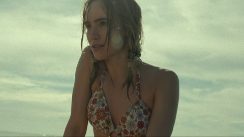 Pic: Suki Waterhouse in Daisy Jones & the Six