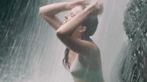 Pic: Paige McGarvin in Castaways