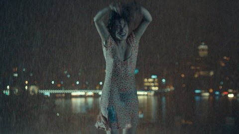 Pic: Neslihan Atagül in Oh Belinda