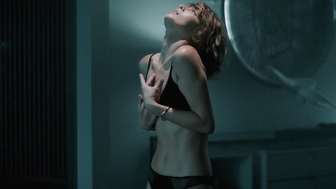 Pic: Lyubov Aksenova in Zhit zhizn