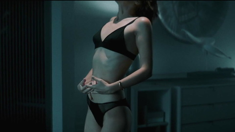 Pic: Lyubov Aksenova in Zhit zhizn