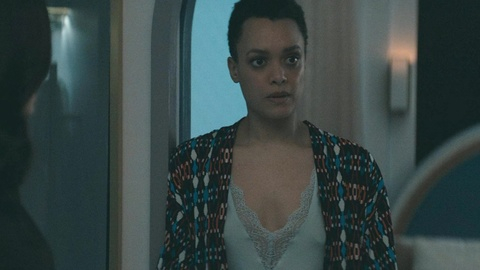 Pic: Britne Oldford in Dead Ringers