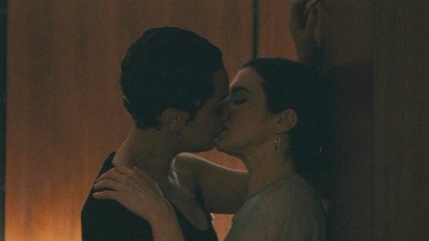 Pic: Britne Oldford in Dead Ringers