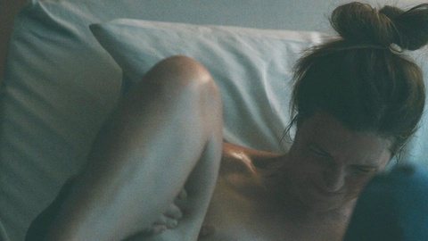 Pic: Phoebe L Dunn in Dead Ringers