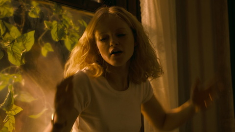 Pic: Emma Laird in The Crowded Room (2023)