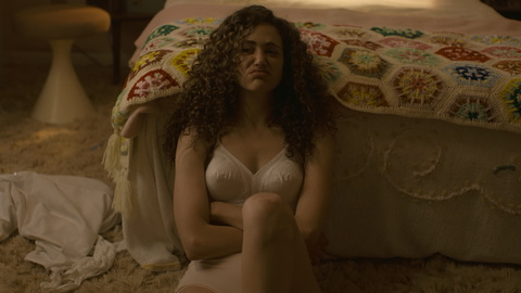 Pic: Emmy Rossum in The Crowded Room (2023)