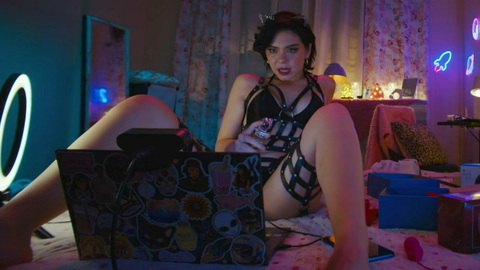 Pic: Rose Van Ginkel in Kitty K7