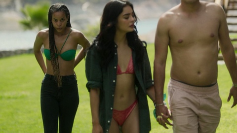 Pic: María José Vargas in I Love You, and It Hurts